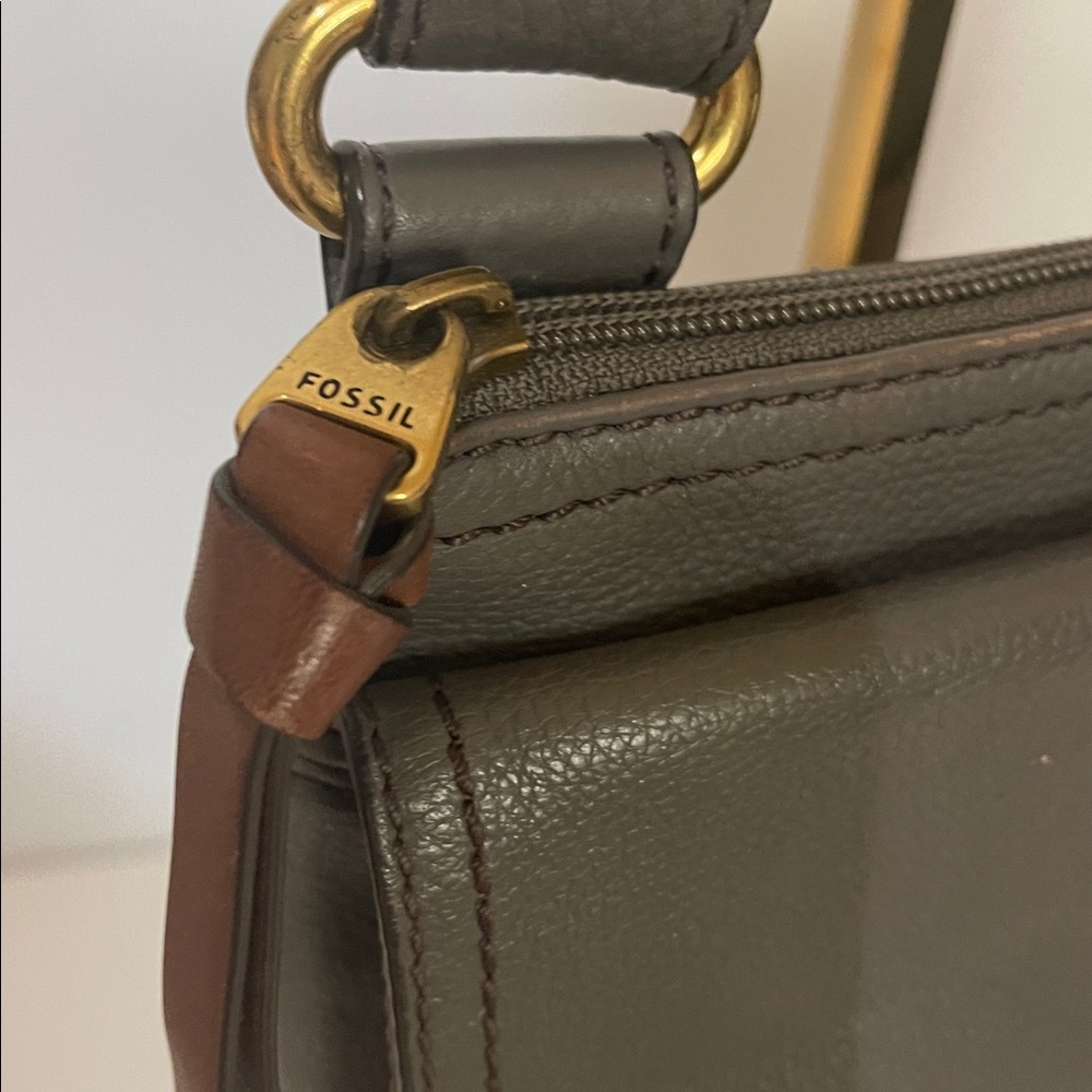 Fossil Morgan Traveler crossbody bag in pebbled leather. - Picture 9 of 11